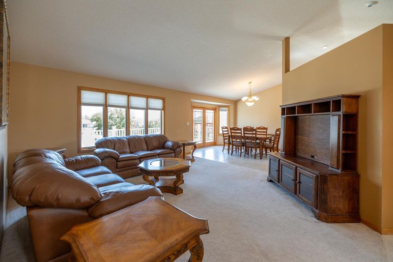 2757 Bandel Dr NW, Rochester, MN 55901
