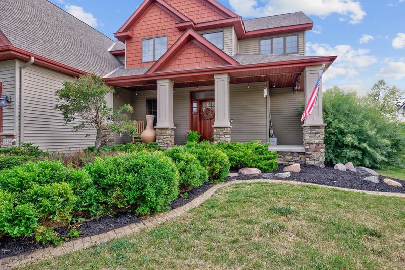 1614 Sparrow Rd, Waconia, MN 55387