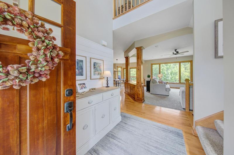 1614 Sparrow Rd, Waconia, MN 55387