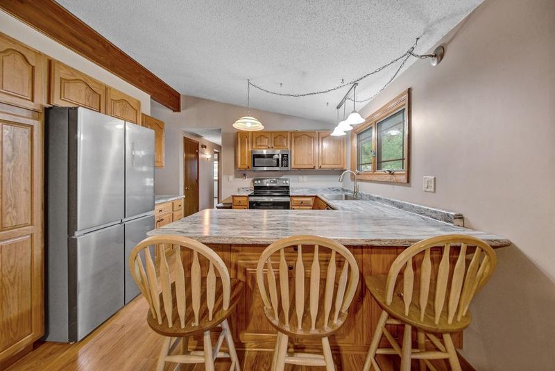 213 Viking Ave, Hanska, MN 56041