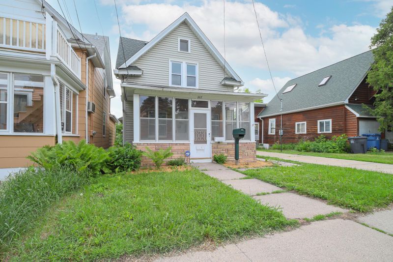 207 Morgan Ave N, Minneapolis, MN 55405