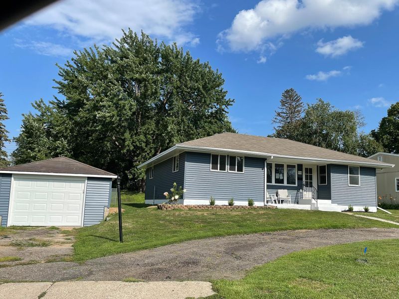 536 Star Ln, South Saint Paul, MN 55075