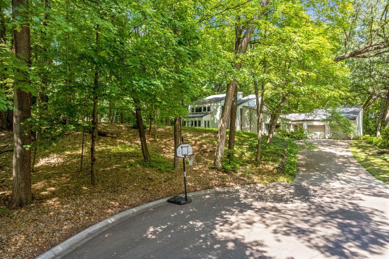 4300x Ridge Ct, Minnetonka, MN 55391