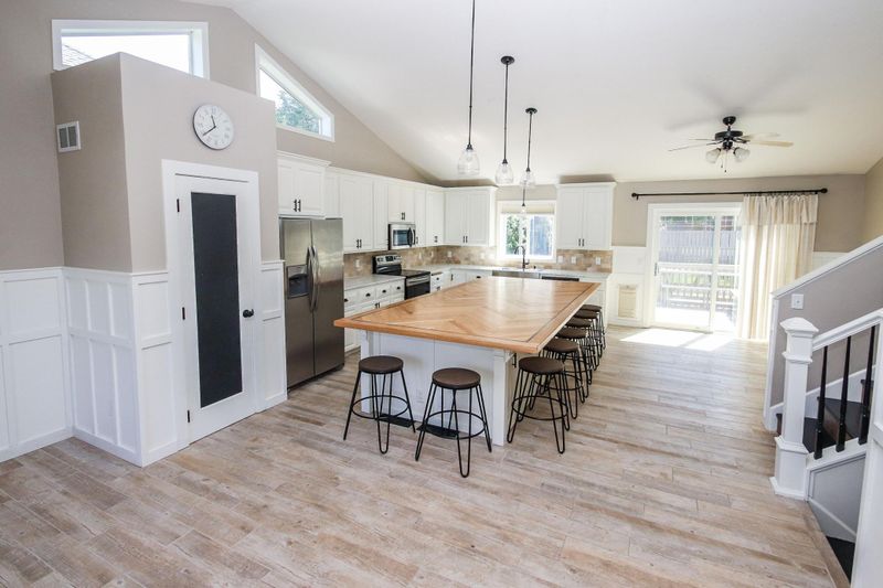 1024 Hillside Rd, Sauk Rapids, MN 56379