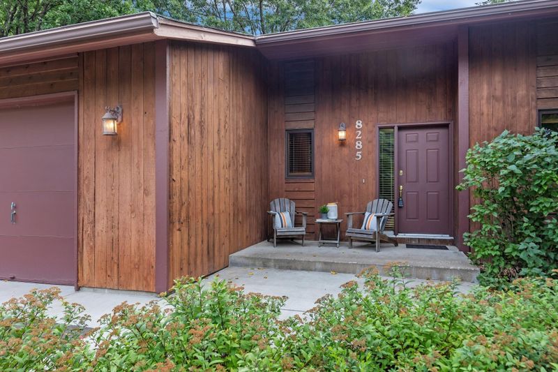 8285 Knollwood Dr, Mounds View, MN 55112