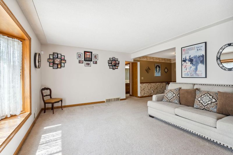 2382 Inca Ln, New Brighton, MN 55112