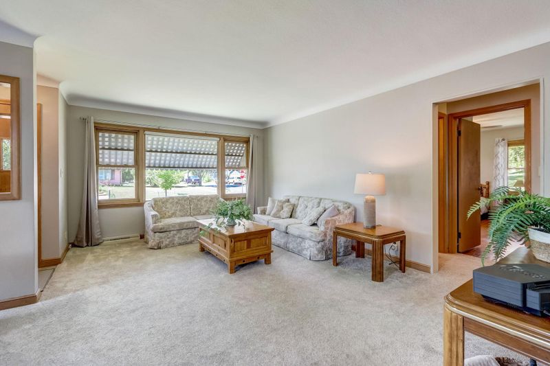 1618 Hazel St N, Saint Paul, MN 55119