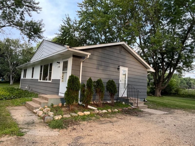 2100 Garnet Ln, Eagan, MN 55122