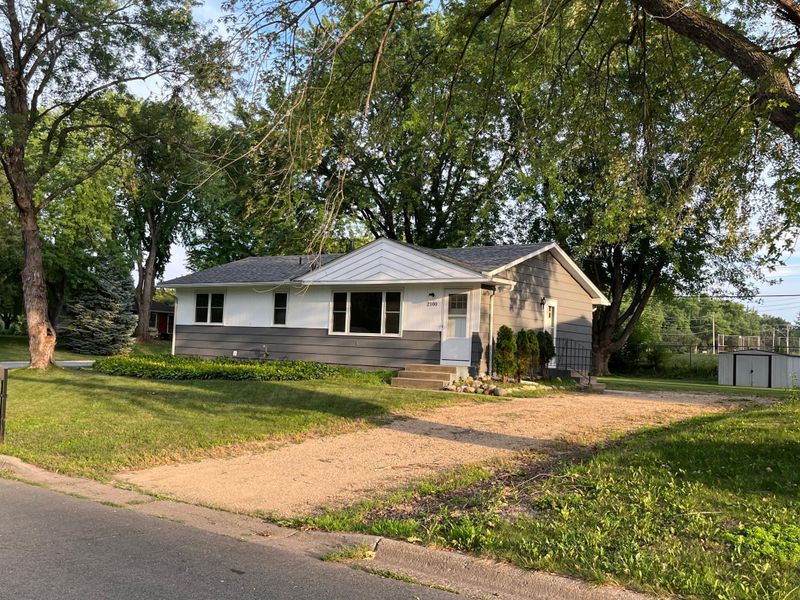 2100 Garnet Ln, Eagan, MN 55122