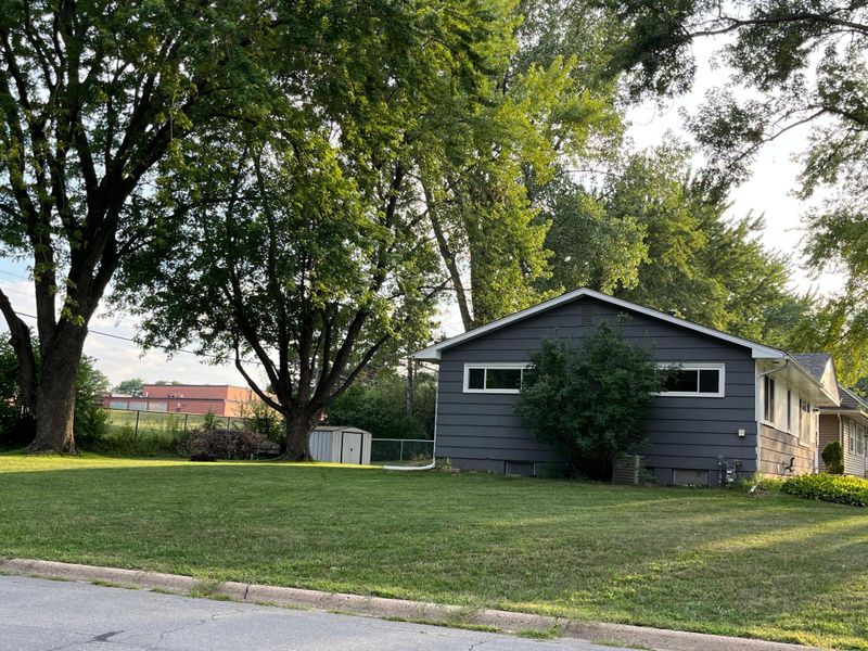 2100 Garnet Ln, Eagan, MN 55122