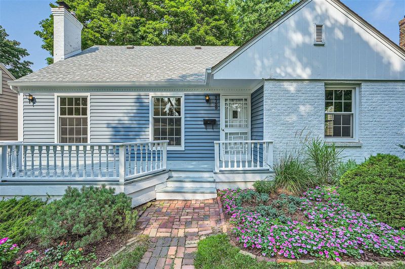 1729 Holton St, Falcon Heights, MN 55113