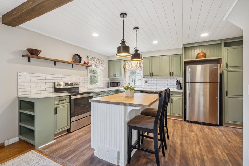 195 Hickory St, Mahtomedi, MN 55115