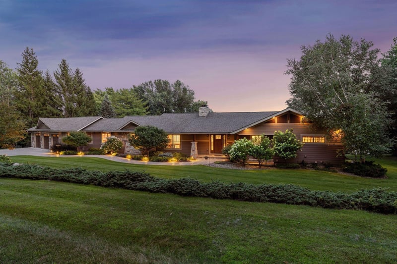 2 High Rd, Inver Grove Heights, MN 55077