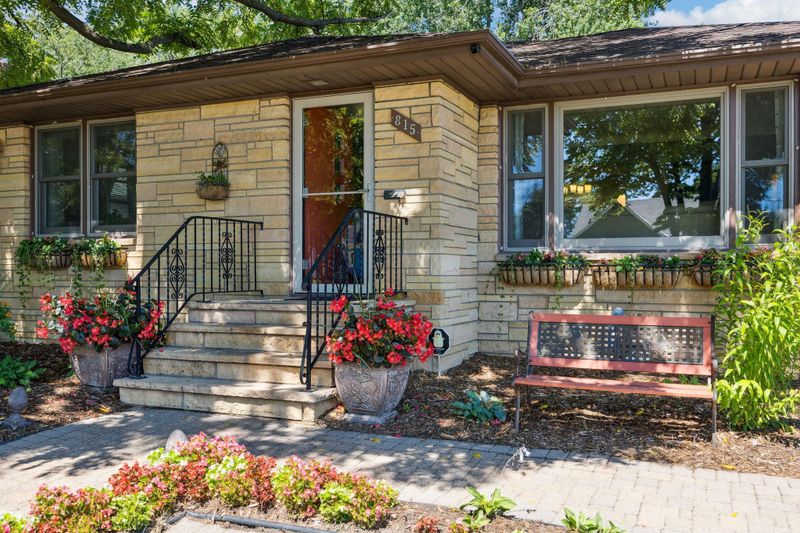 815 Montana Ave E, Saint Paul, MN 55106