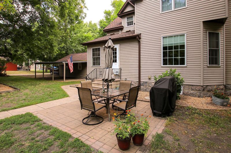 504 N Hennepin St, Winthrop, MN 55396