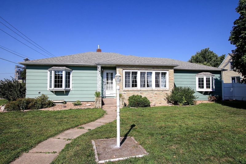 206 4th St NW, Buffalo Lake, MN 55314