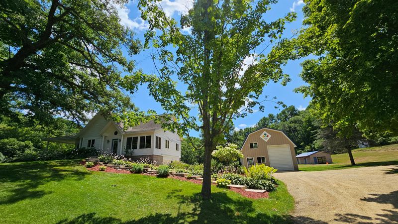12757 Dunromin Dr, Caledonia, MN 55921