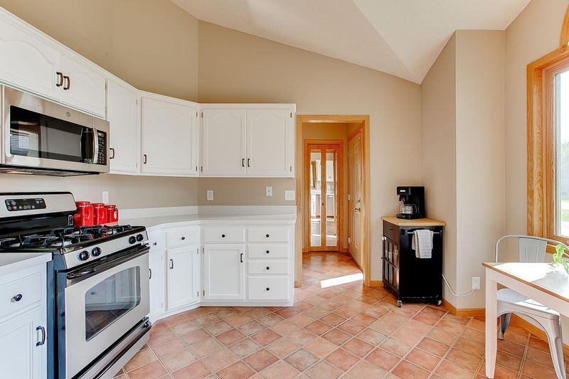 1086 James Ave NE, Saint Michael, MN 55376
