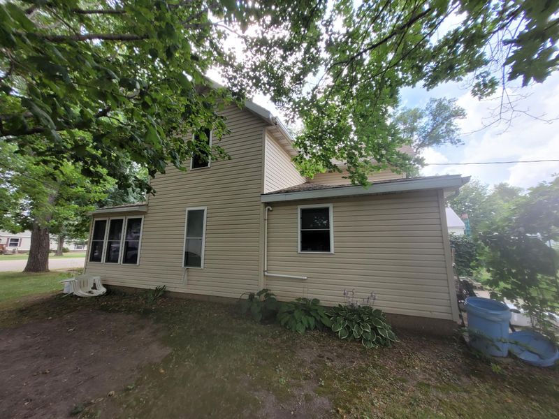 420 Rock St, Holland, MN 56139
