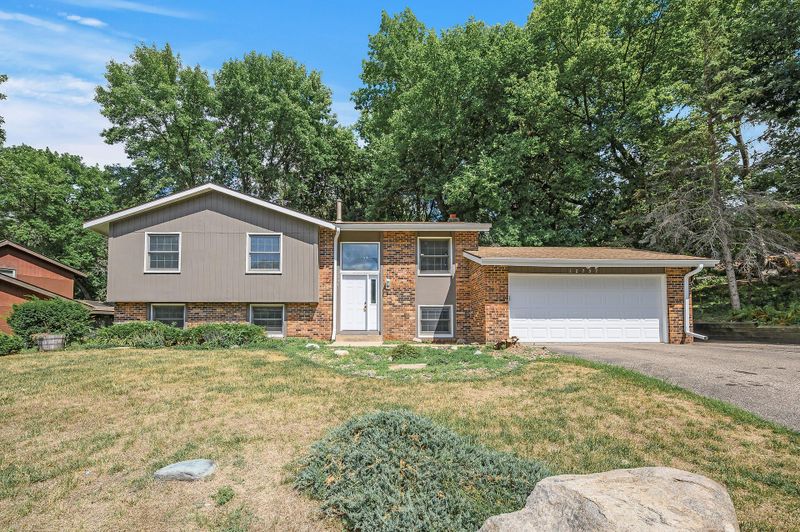12737 Pheasant Rn, Burnsville, MN 55337