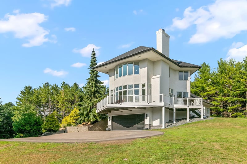 1680 W Farm Rd, Chaska, MN 55318