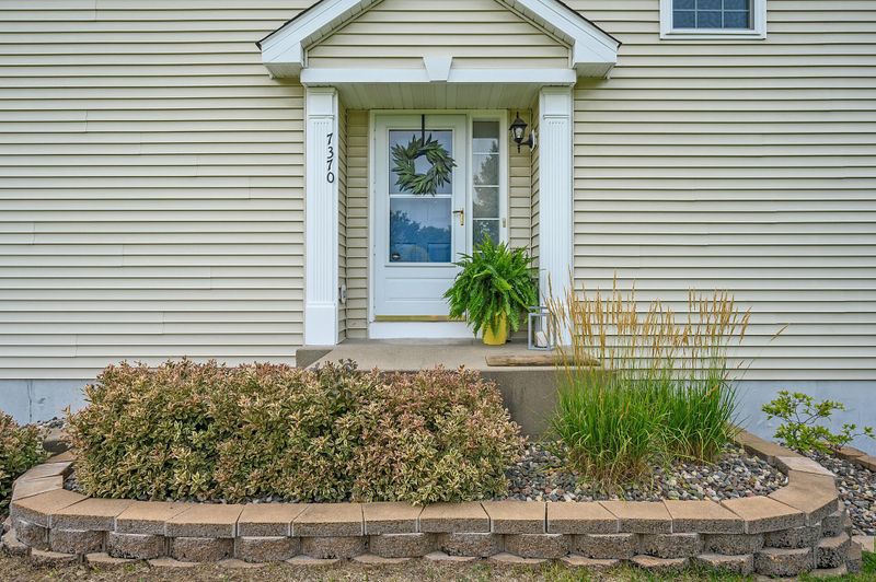 7370 Windsor Dr N, Shakopee, MN 55379