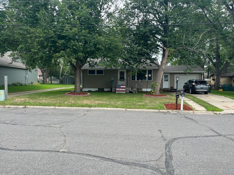 911 Midland Ave, Albany, MN 56307