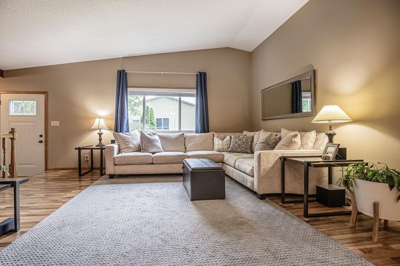 8943 Forestview Ln N, Maple Grove, MN 55369