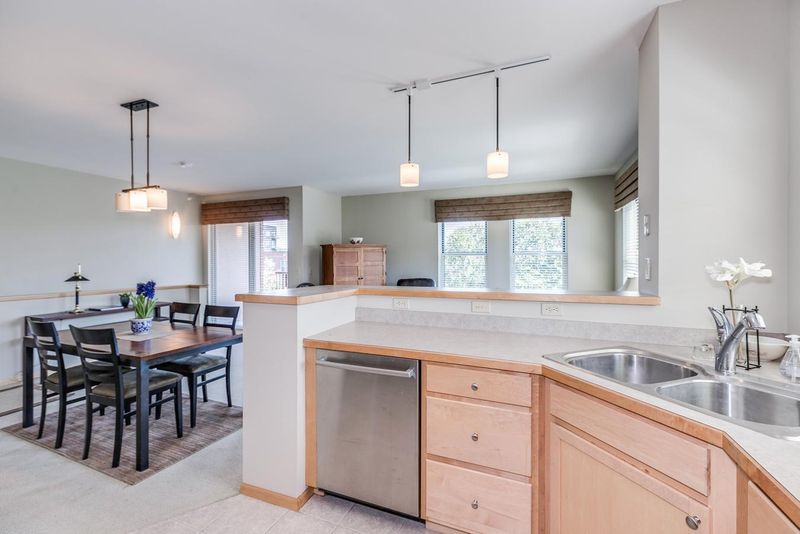 560 N 2nd St #402, Minneapolis, MN 55401