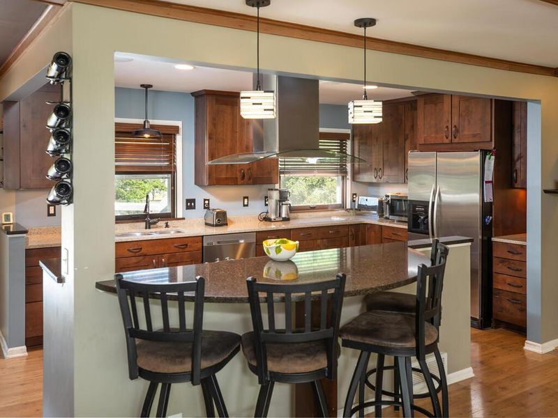 7340 Ridgeway Rd, Golden Valley, MN 55427