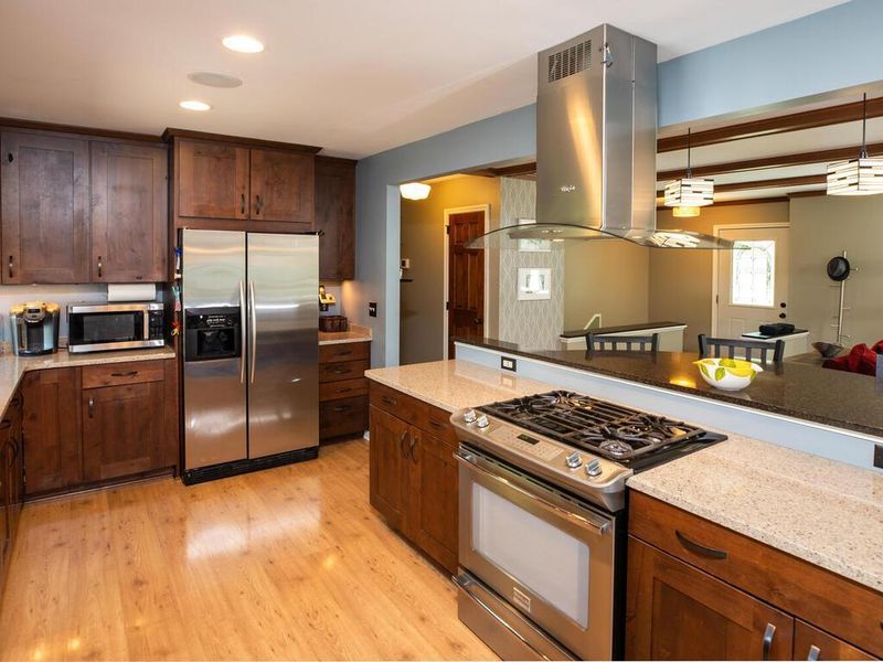 7340 Ridgeway Rd, Golden Valley, MN 55427