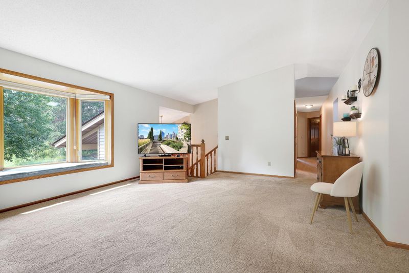 1992 Parkway Dr, North Saint Paul, MN 55109