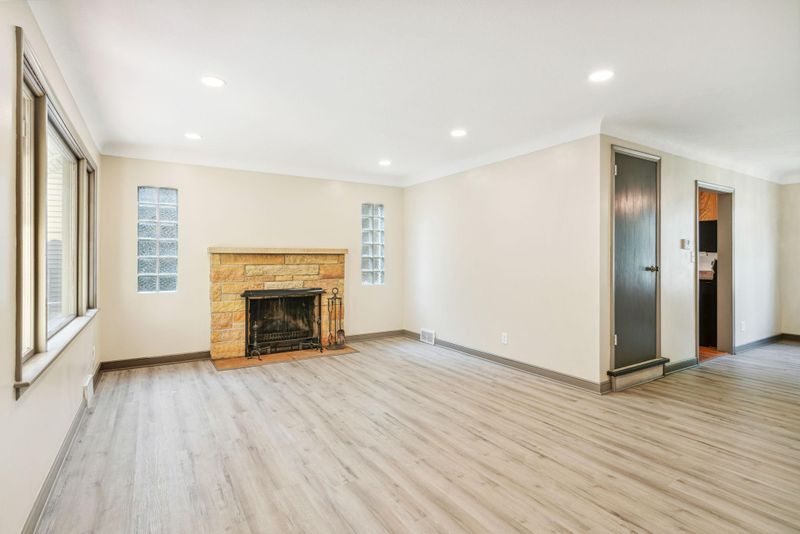 907 Humboldt Ave, West Saint Paul, MN 55118