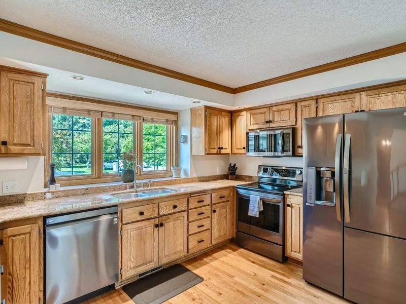 5459 Butternut Cir, Minnetonka, MN 55343
