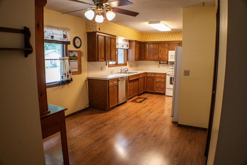 698 Summit Dr, Fairmont, MN 56031