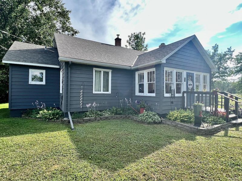 306 W Vermilion Dr, Cook, MN 55723