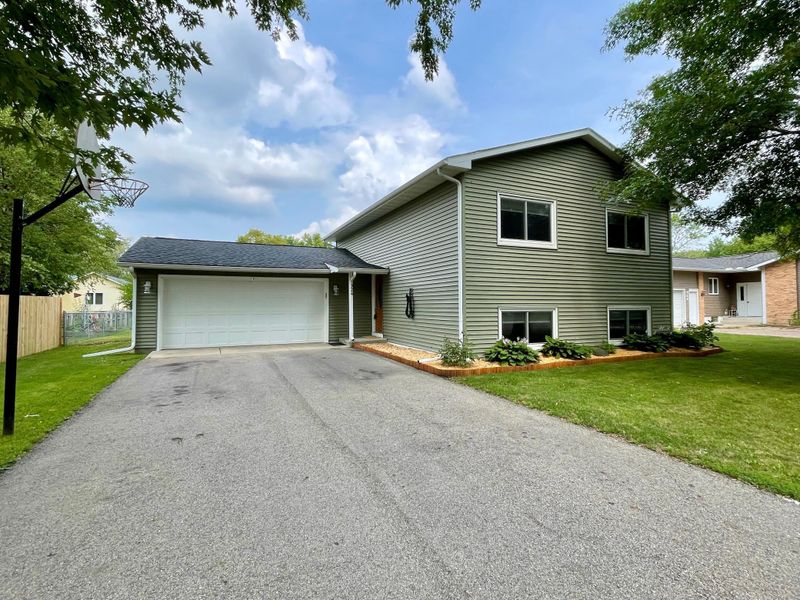 324 Aster Dr, Northfield, MN 55057
