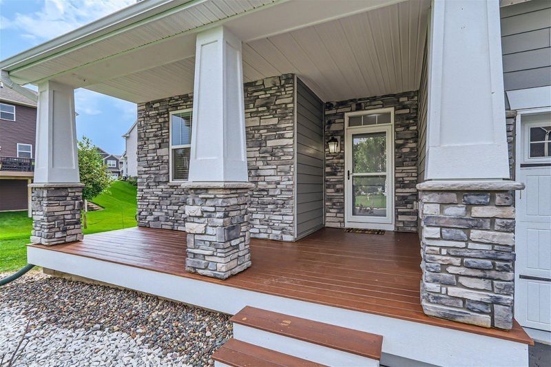 1285 Interlachen Dr, Eagan, MN 55123