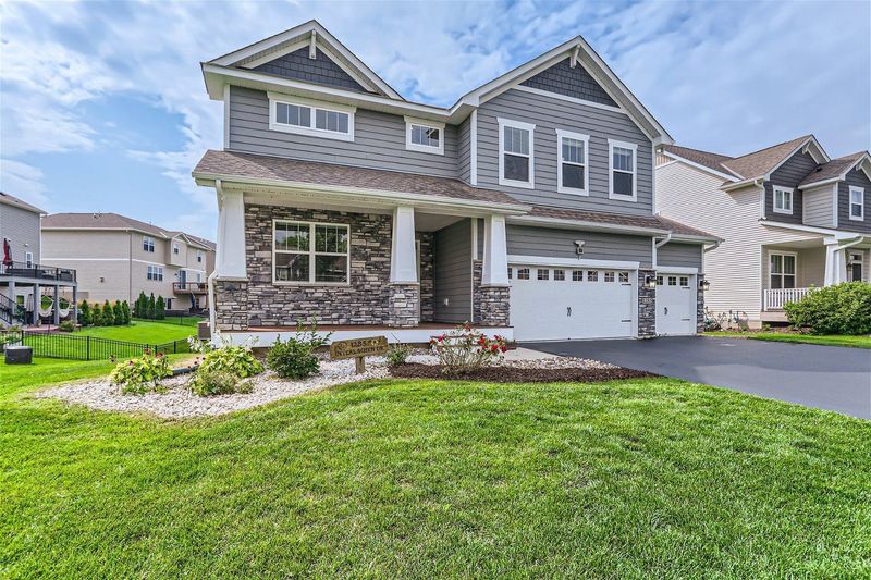 1285 Interlachen Dr, Eagan, MN 55123