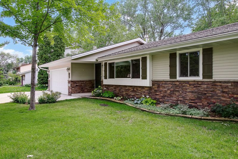 2522 Brenner St, Roseville, MN 55113