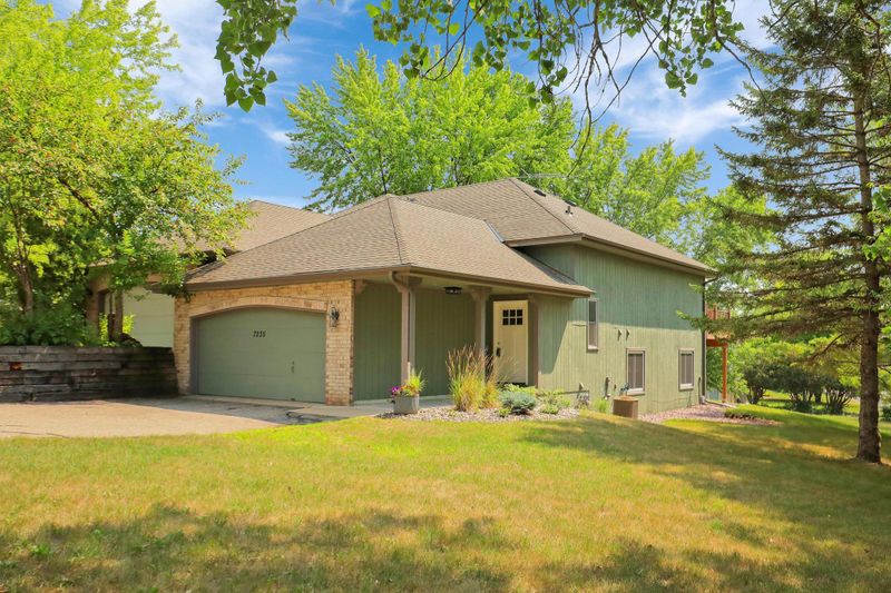 7235 Stewart Dr, Eden Prairie, MN 55346
