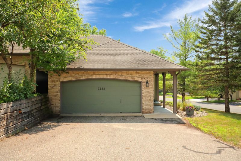 7235 Stewart Dr, Eden Prairie, MN 55346