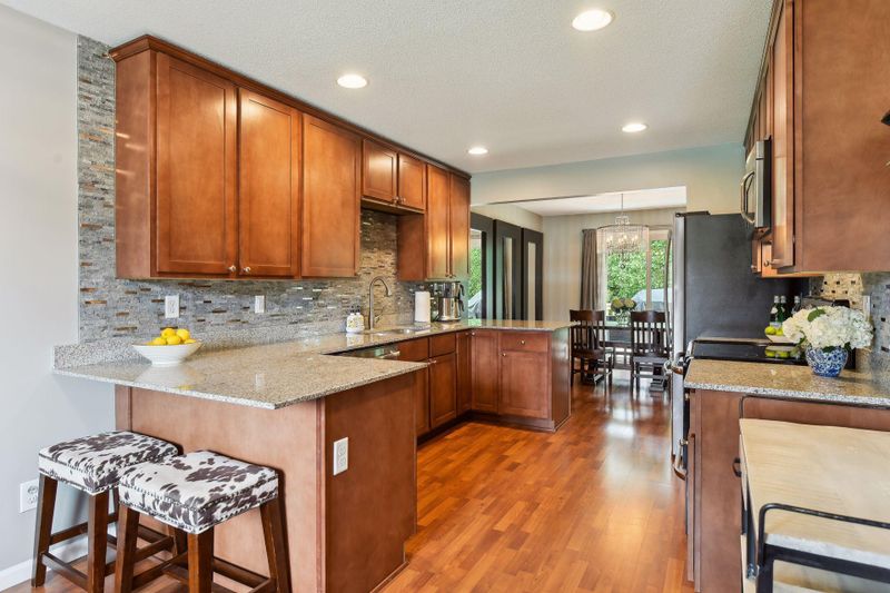 7011 Mccauley Trl S, Edina, MN 55439