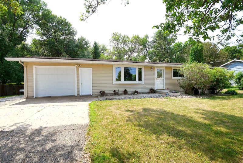215 8th Ave E, Ellendale, MN 56026