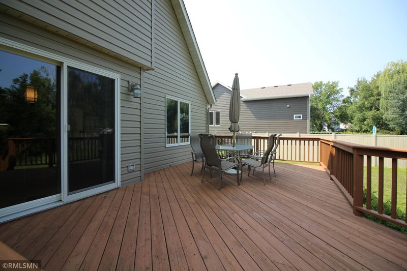 560 Cedar Cir, Annandale, MN 55302