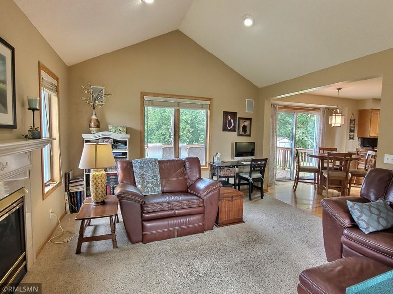 560 Cedar Cir, Annandale, MN 55302