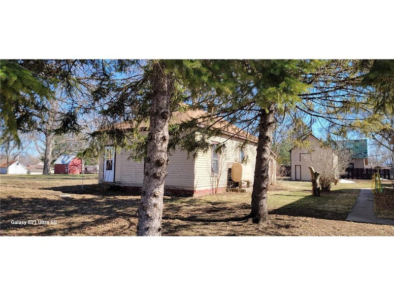 405 3rd Ave W, Lamberton, MN 56152