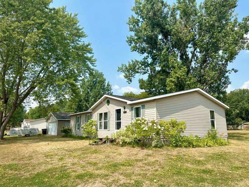 1002 4th Ave SW, Little Falls, MN 56345