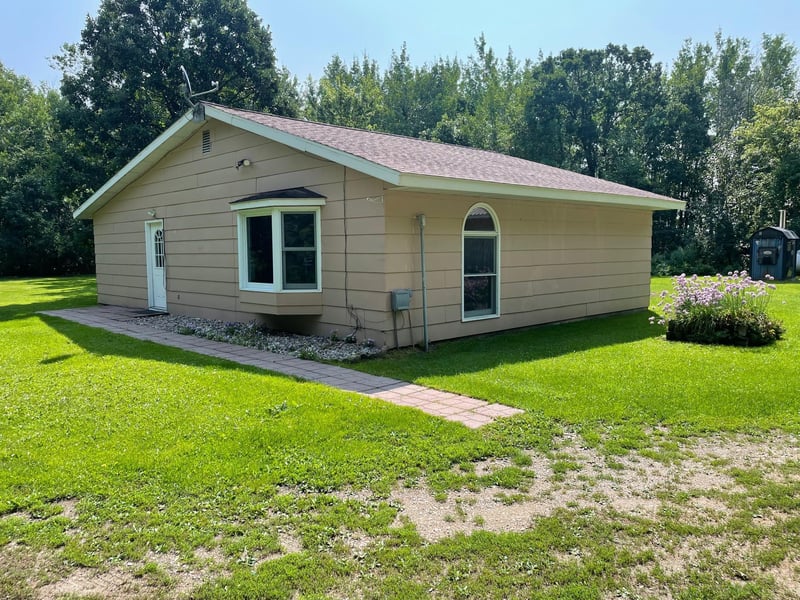 48180 325th St, Salol, MN 56756