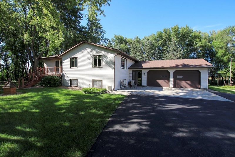 15828 200th St, Hutchinson, MN 55350